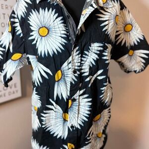 Distortion black and white floral button up shirt Size M